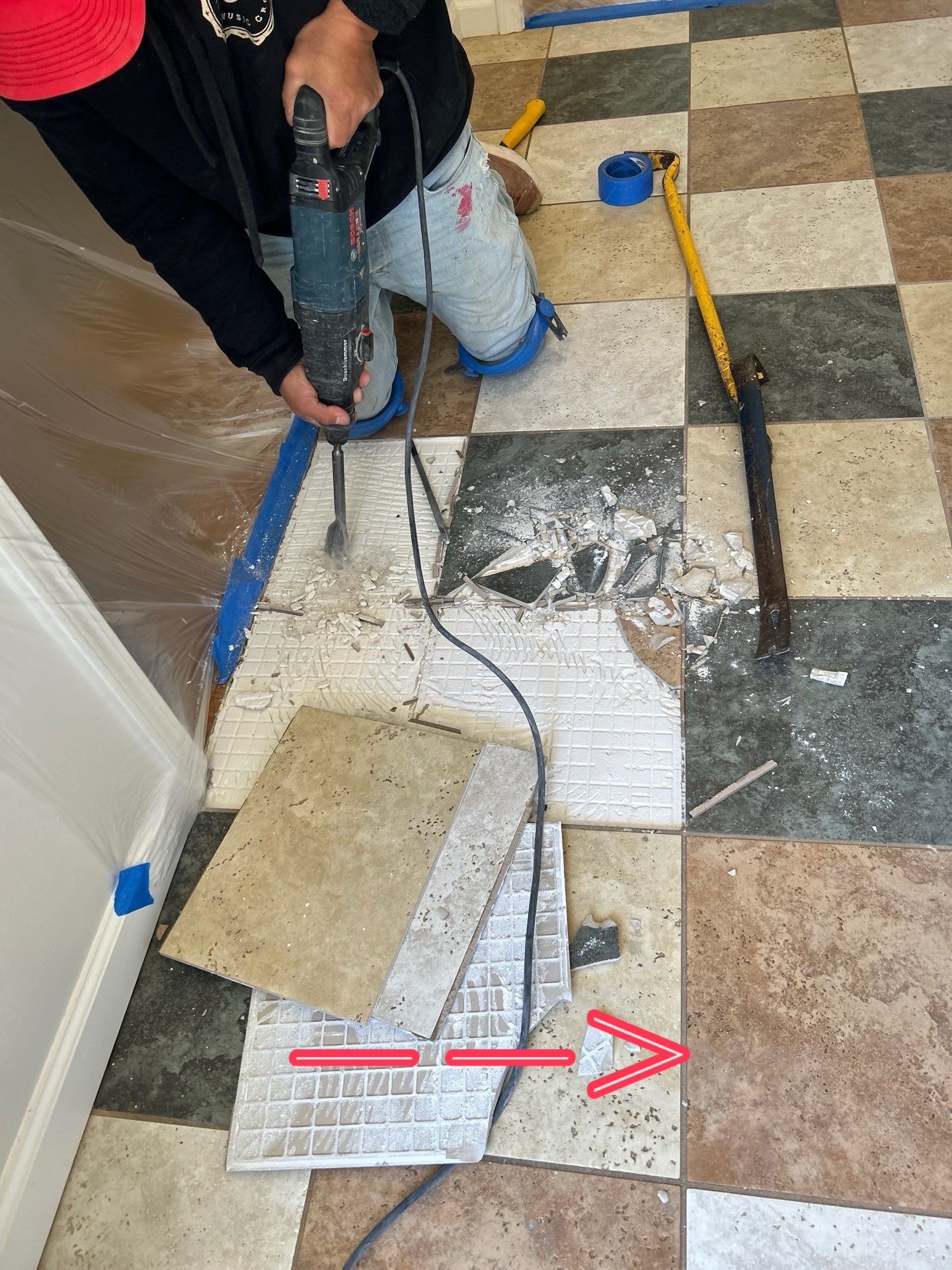 💥 Expert tile installation! The tile matches the height of the wood perfectly. 🤛🏻www.footprintsfloors.com/east-atlanta. 