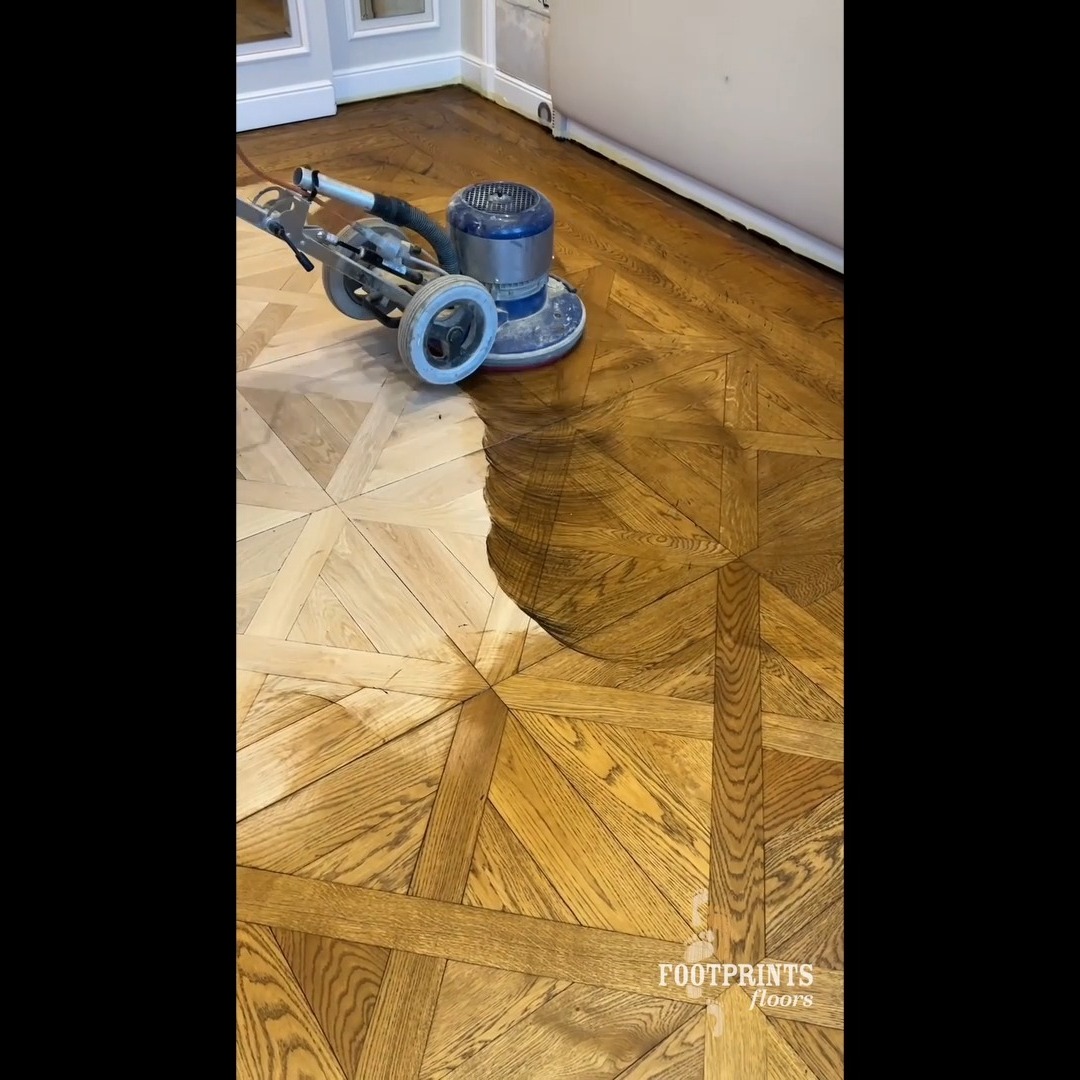 Orbital Sand, buff on stain

Click the link in our bio to visit our website and schedule a free estimate or to learn more.
https://tinyurl.com/ftprntsflrsfrfx

