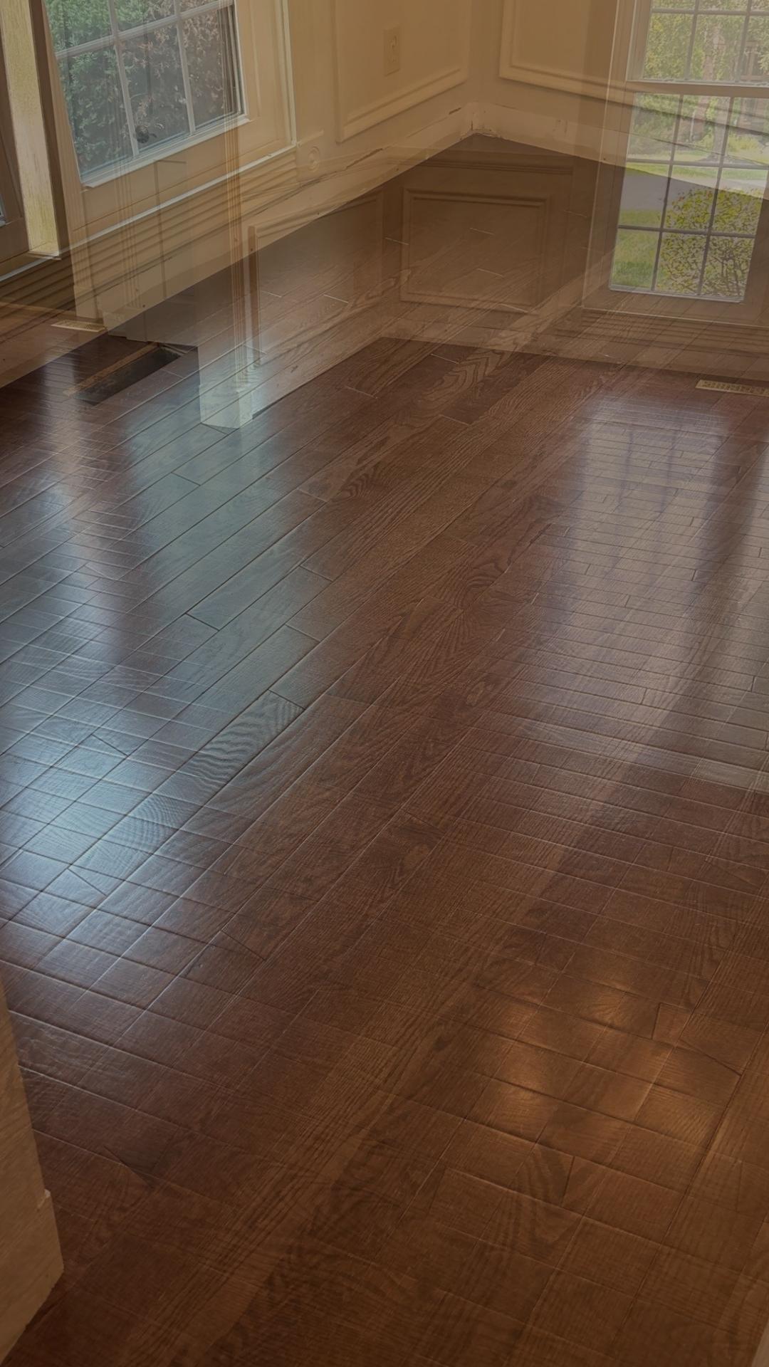 Transformation Tuesday! 🏠✨ We just wrapped up this stunning flooring project in Union, KY. We installed gorgeous dark-stained Builder&rsquo;s Pride and Bruce solid hardwood across the main living areas for a timeless, sophisticated look. From the kitchen to the entryways, the flow is absolutely seamless! Swipe to see the beautiful grain details. 🪵⚒️ Interested in upgrading your home? Send us a DM for a consultation! 