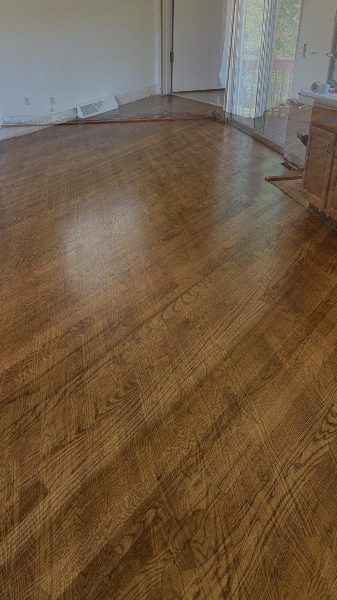 Nothing beats the warmth of real red oak! 🪵✨ We loved transforming this Cincinnati home by replacing tired carpet and vinyl with stunning, durable hardwood floors. From the kitchen to the hallways and those custom stair treads, this space is now ready for a lifetime of memories. Swipe to see the beautiful grain! 🏠🔨 