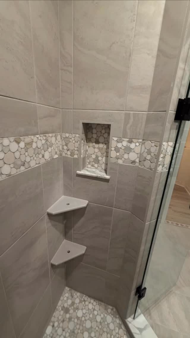 Total house remodel in Mount Dora. We tiled the floor, remodeled 2 bathrooms including 3 tile accent walls, refinished oak floors and installed kitchen backsplash. This was so fun and customer loved the result!