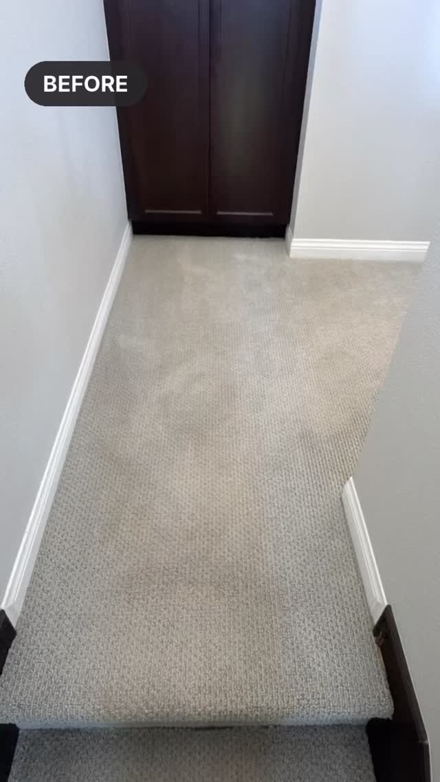 Carpet out, hardwood in. 😍 This staircase and landing went from worn gray carpet to rich, warm hardwood. 

Ready for your own floor transformation? 
Call Footprints Floors Orange County 949-919-5112 or visit footprintsfloors.com/orange-county for a free estimate!
StairRemodel