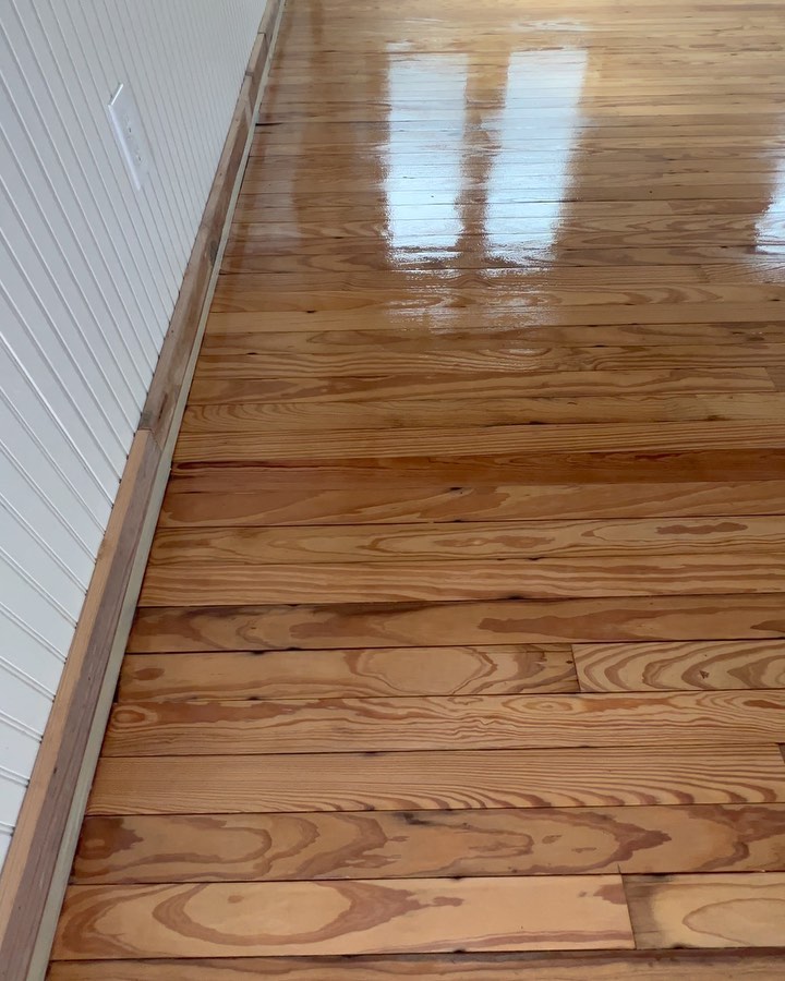 What a transformation! We had the opportunity to bring this 100 year old pine. Our customer chose a natural finish to enhance the character of the wood and the results are amazing!
Great Floors|Great Impressions 👣👣