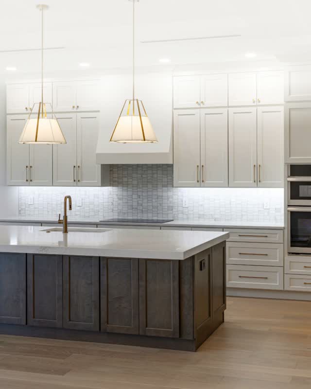 🍳 Kitchens are a busy, and sometimes messy, part of the home. Flooring options that can handle this everyday wear and still look great include:

&bull; Tile: Made to handle water and heavy use.
&bull; Luxury Vinyl: Low maintenance with lots of versatility.
&bull; Waterproof Laminate: An affordable choice for busy kitchens.
&bull; Natural Stone: Handles daily demands while adding natural character.

Start your kitchen flooring project with Footprints Floors. Call 727-500-2209 to schedule your free estimate today!

