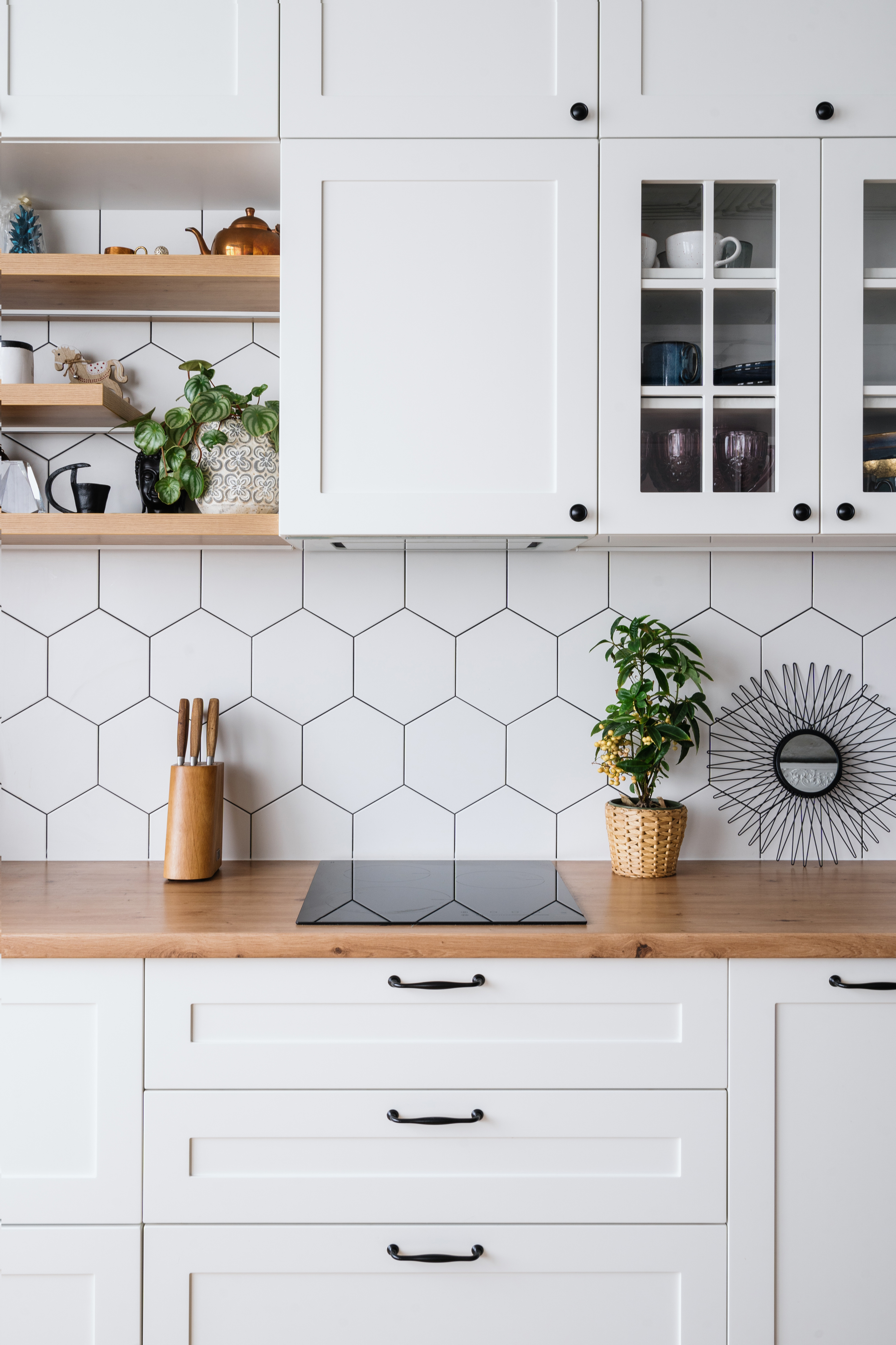 A newly renovated kitchen with tile from Footprints Floors's tile installers in Tacoma, WA!