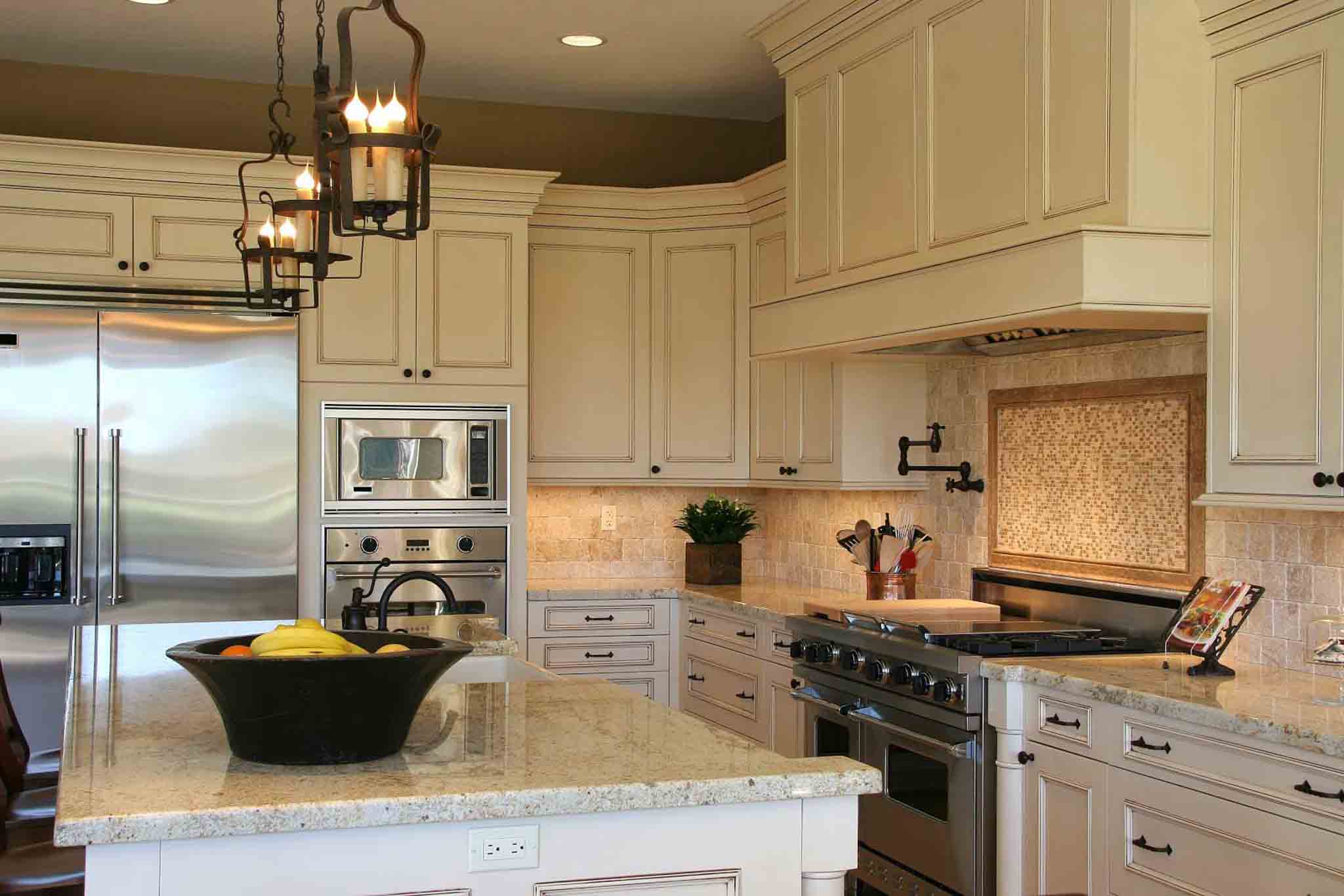 A kitchen with a tile backsplash.