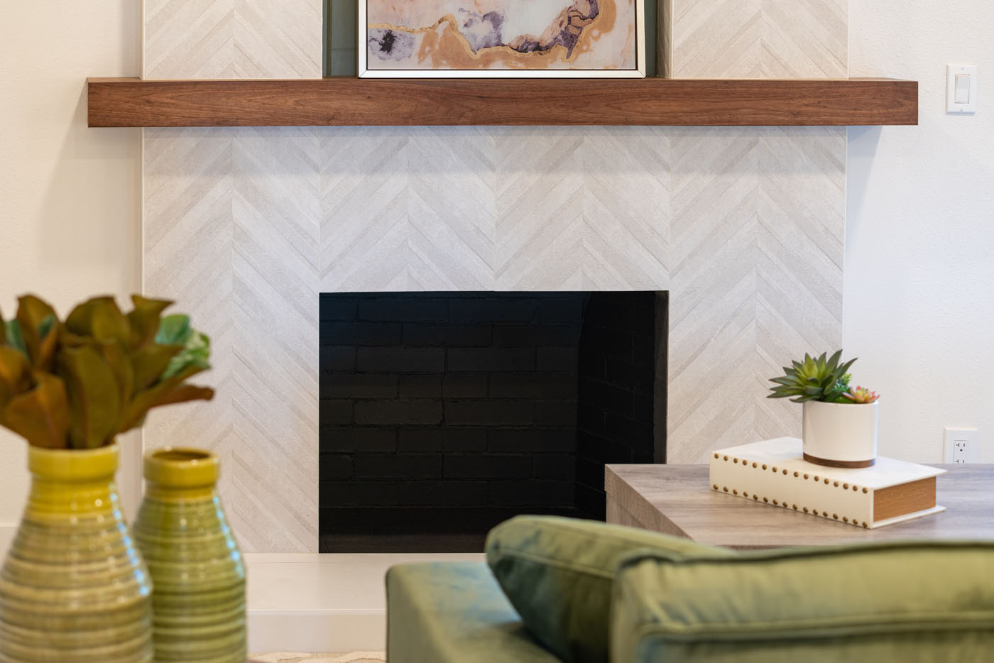 A modern, beautiful Savannah fireplace backsplash installed by Footprints Floors.