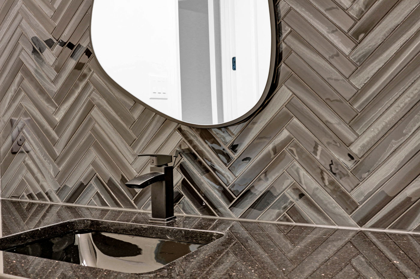 An image of beautiful backsplash and tile work completed by the Footprints Floors team in San José, CA.