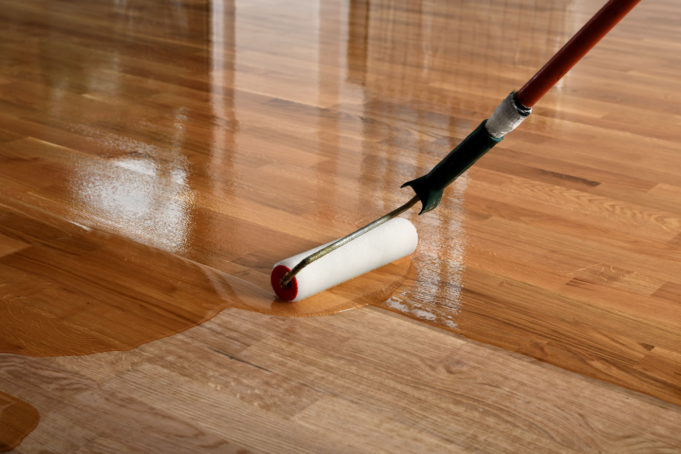 A floor refinishing roller - book your free estimate with Footprints Floors for your hardwood floor refinishing in San José, CA.